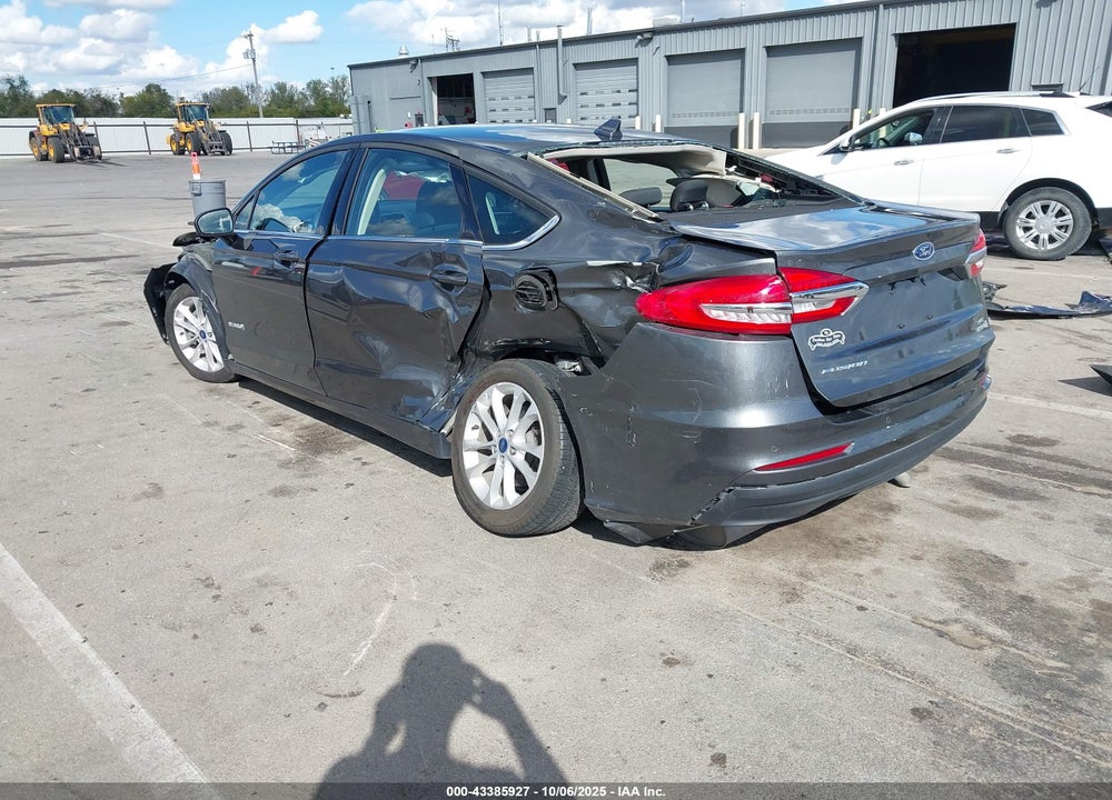 2019 FORD FUSION VIN: 3FA6P0LU0KR197832