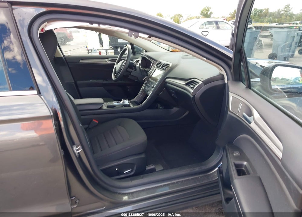 2019 FORD FUSION VIN: 3FA6P0LU0KR197832