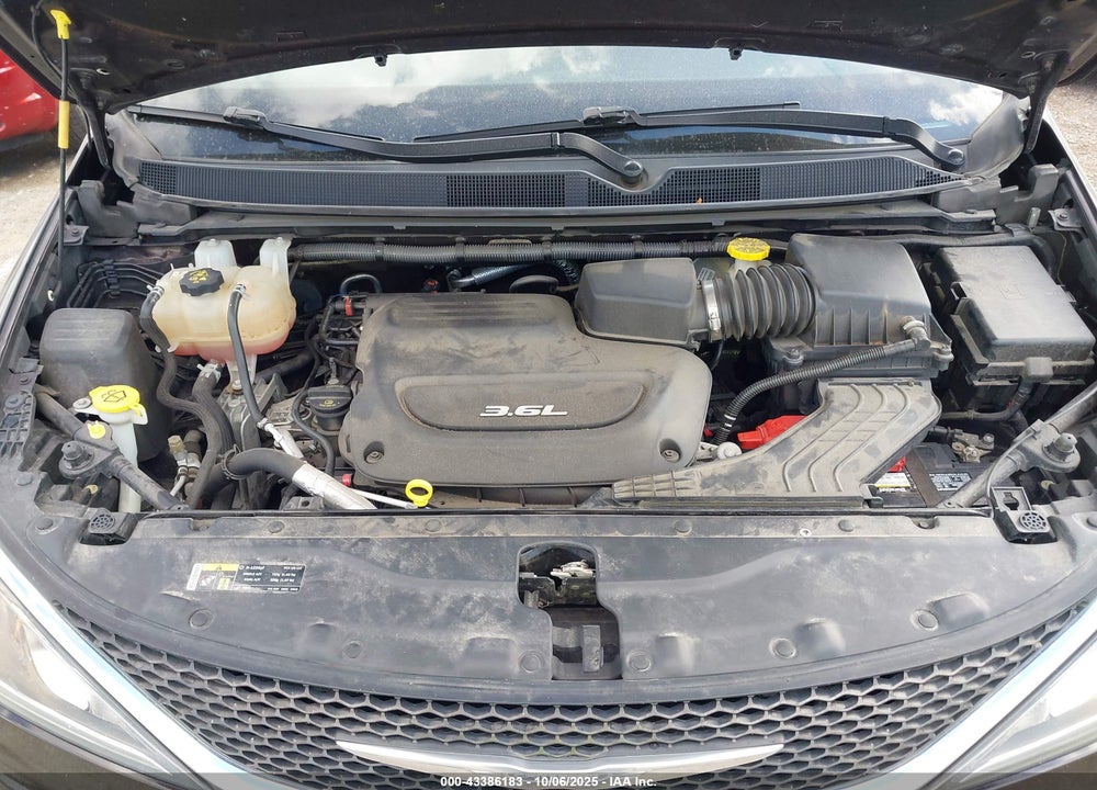 2017 CHRYSLER PACIFICA TOURING L VIN: 2C4RC1BG8HR525825