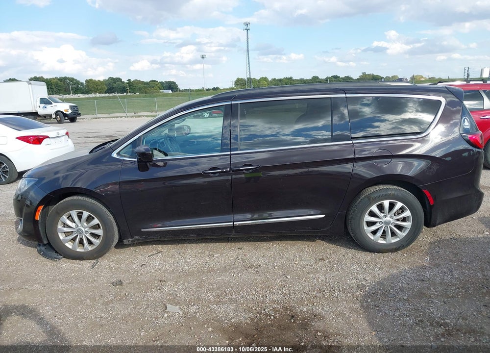 2017 CHRYSLER PACIFICA TOURING L VIN: 2C4RC1BG8HR525825