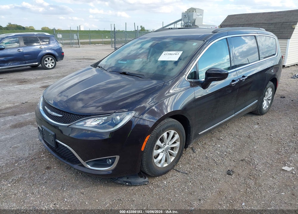 2017 CHRYSLER PACIFICA TOURING L VIN: 2C4RC1BG8HR525825