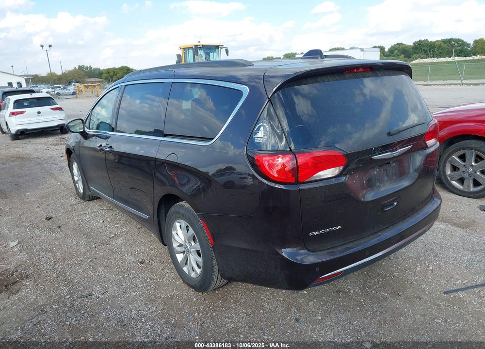 2017 CHRYSLER PACIFICA TOURING L VIN: 2C4RC1BG8HR525825
