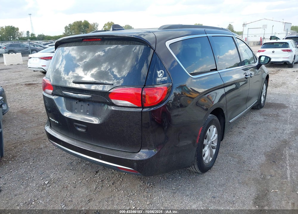 2017 CHRYSLER PACIFICA TOURING L VIN: 2C4RC1BG8HR525825