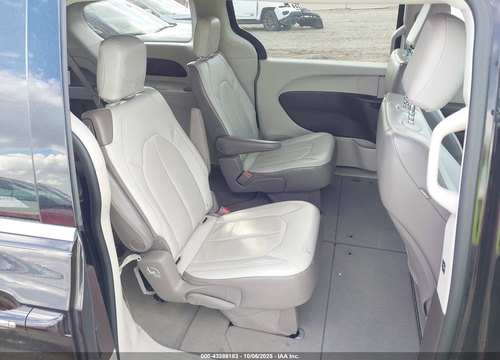 2017 CHRYSLER PACIFICA TOURING L VIN: 2C4RC1BG8HR525825