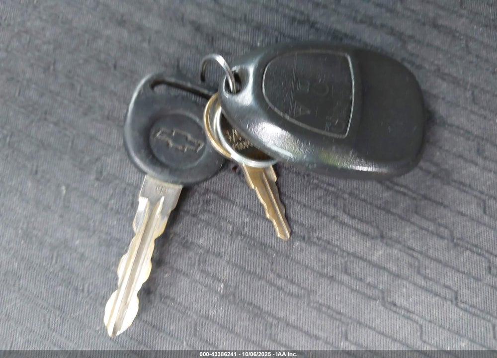 2010 CHEVROLET SILVERADO 1500 VIN: 1GCSKSE38AZ153191