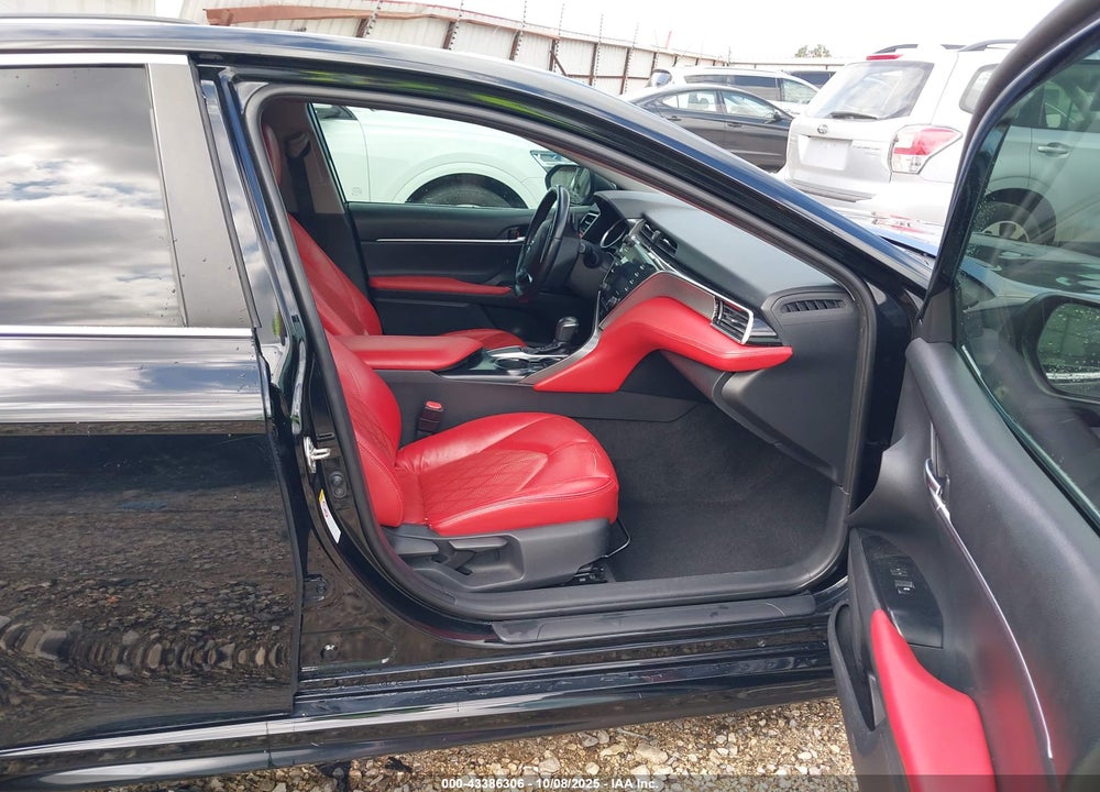 2018 TOYOTA CAMRY SE VIN: 4T1B11HK7JU068397