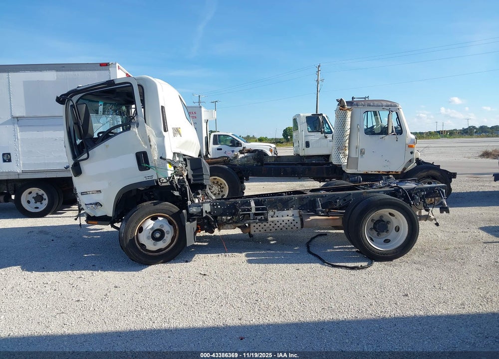 2022 ISUZU NPR HD VIN: 54DC4W1D0NS203421