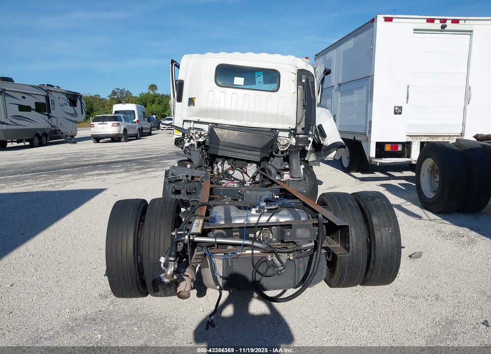 2022 ISUZU NPR HD VIN: 54DC4W1D0NS203421