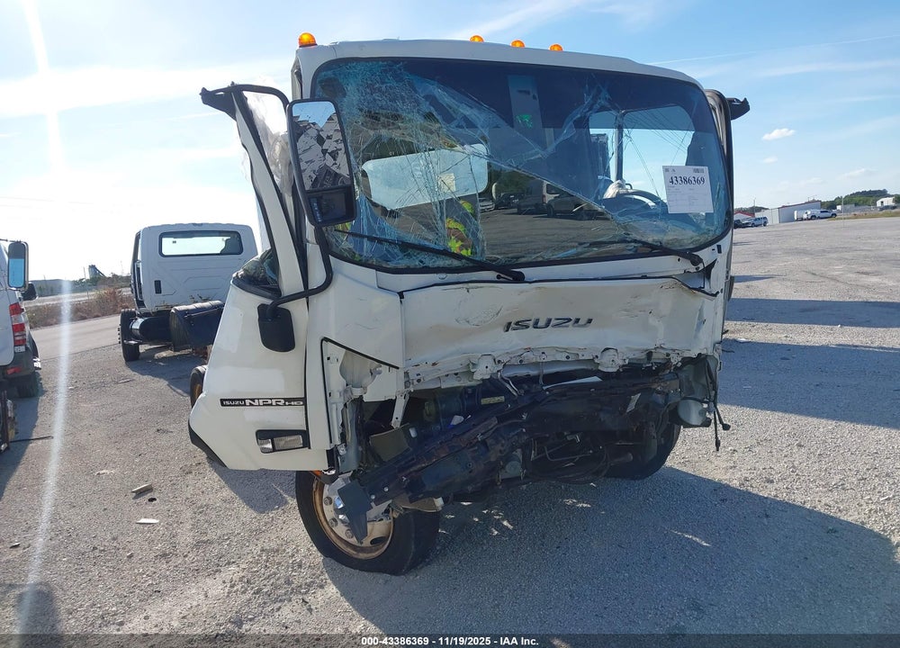 2022 ISUZU NPR HD VIN: 54DC4W1D0NS203421