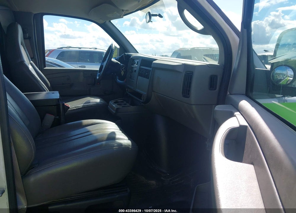2005 CHEVROLET EXPRESS VIN: 1GCFG15X851242571