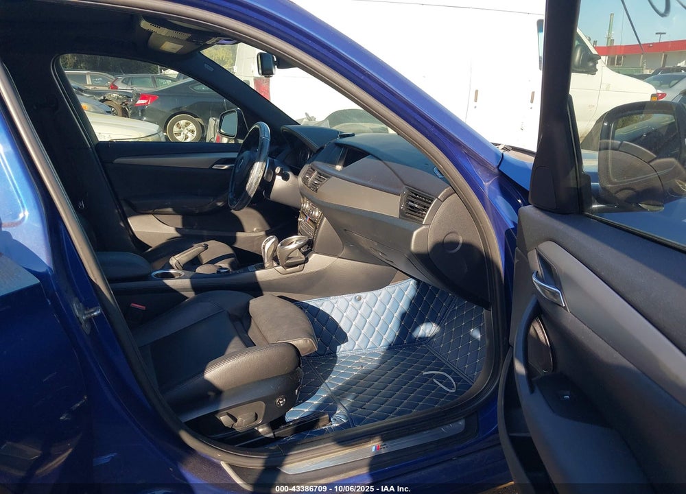 2015 BMW X1 VIN: WBAVL1C54FVY40611