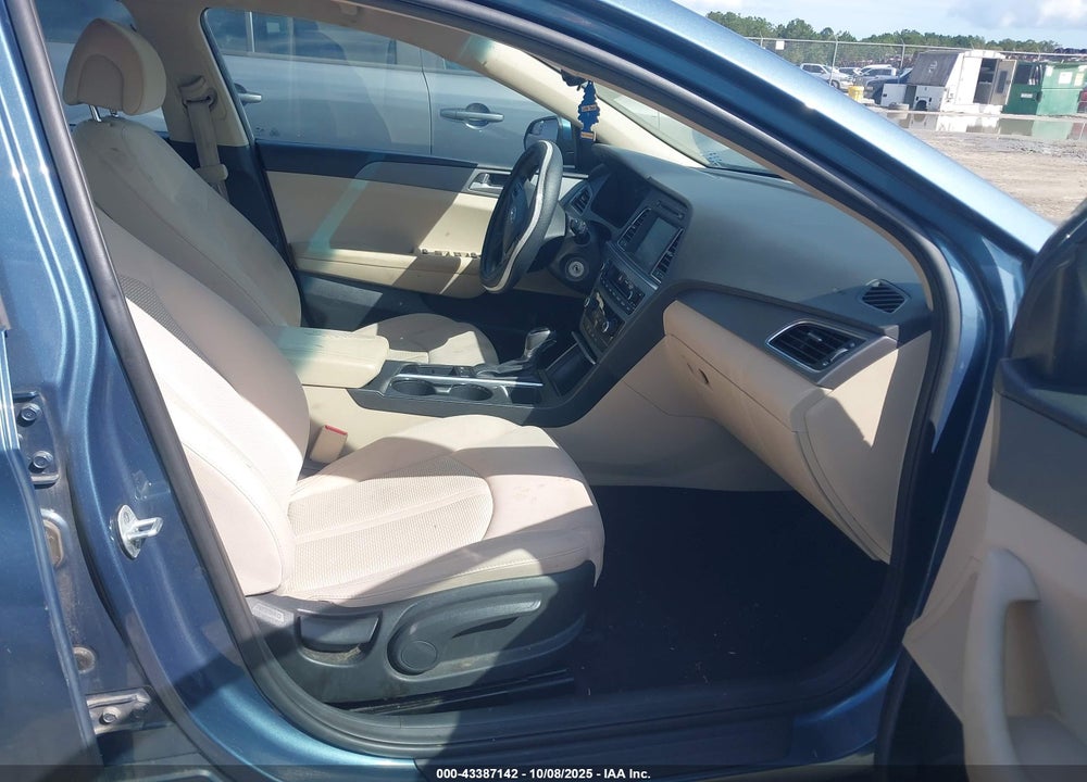 2016 HYUNDAI SONATA SE VIN: 5NPE24AF9GH352257
