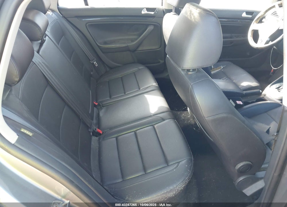 2011 VOLKSWAGEN JETTA VIN: 3VWPX8AJ5BM721900