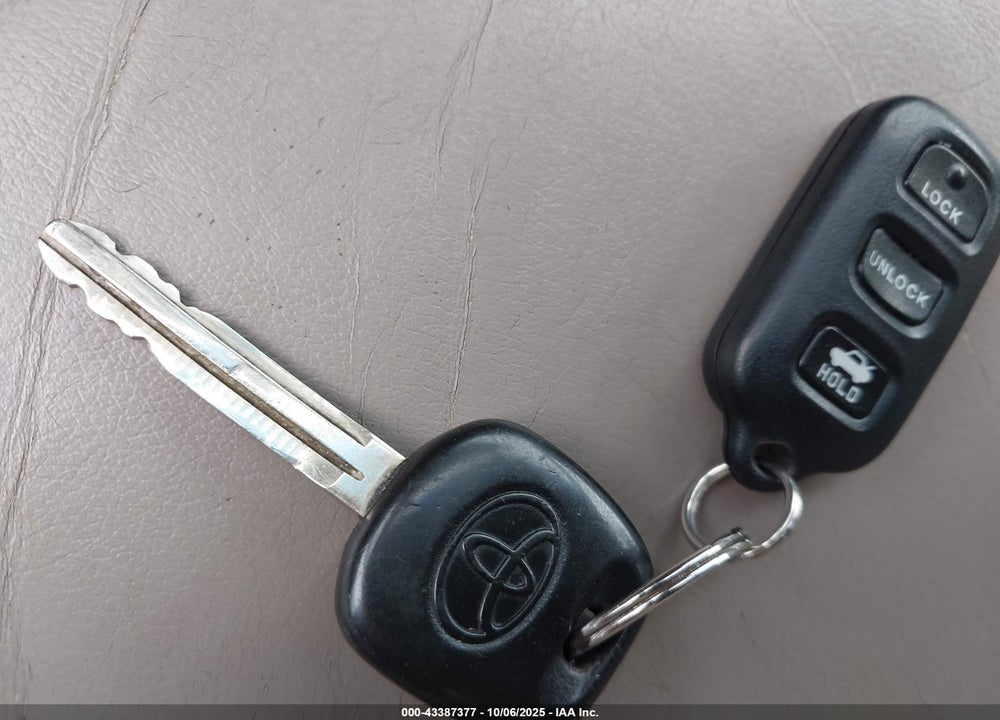 2005 TOYOTA CAMRY XLE V6 VIN: 4T1BF30K35U085678