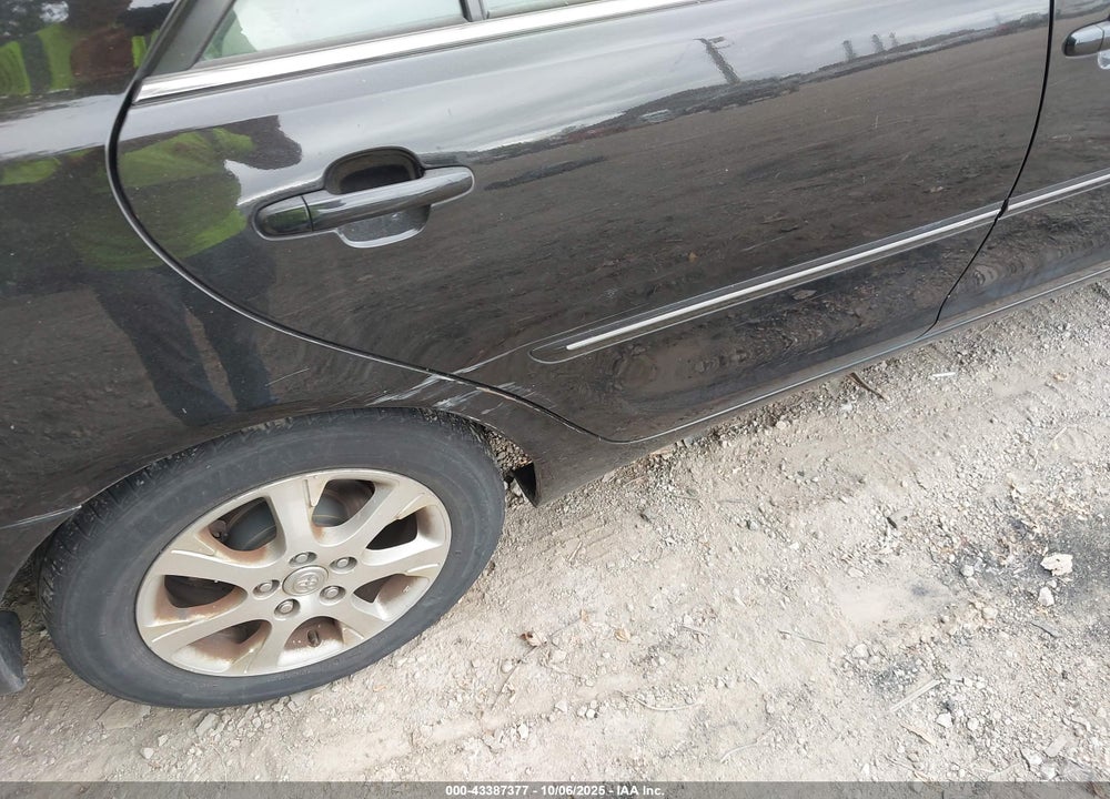 2005 TOYOTA CAMRY XLE V6 VIN: 4T1BF30K35U085678