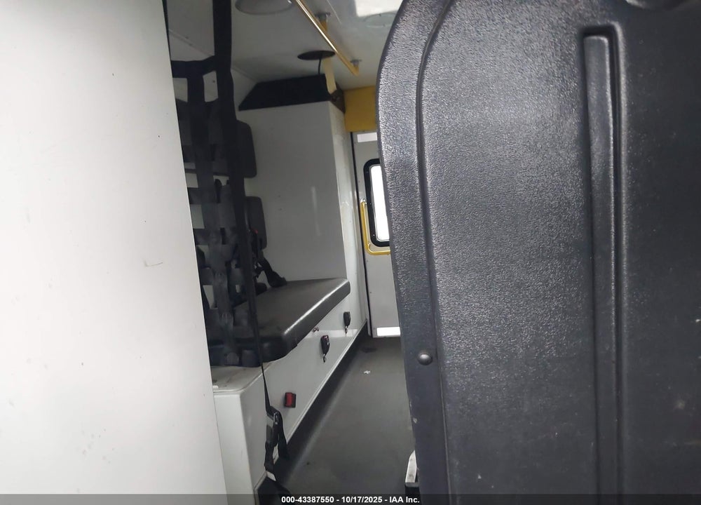 2021 FORD E-350 CUTAWAY VIN: 1FDWE3FN2MDC38572