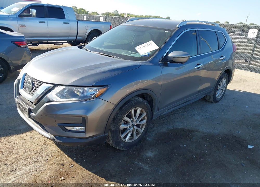 2018 NISSAN ROGUE SV VIN: KNMAT2MT8JP584782