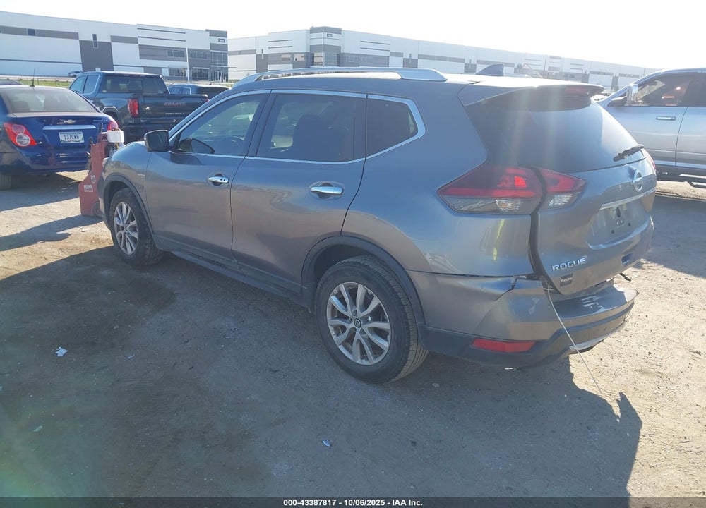2018 NISSAN ROGUE SV VIN: KNMAT2MT8JP584782