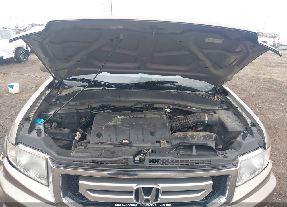 2011 HONDA RIDGELINE RTL VIN: 5FPYK1F54BB009978