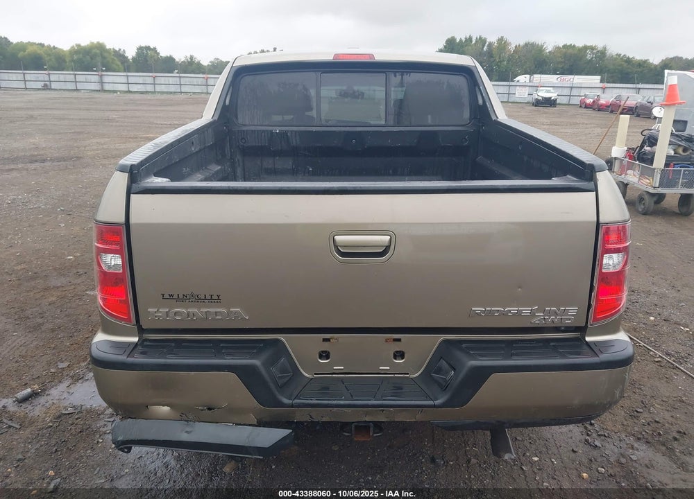 2011 HONDA RIDGELINE RTL VIN: 5FPYK1F54BB009978