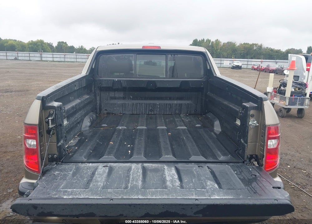 2011 HONDA RIDGELINE RTL VIN: 5FPYK1F54BB009978