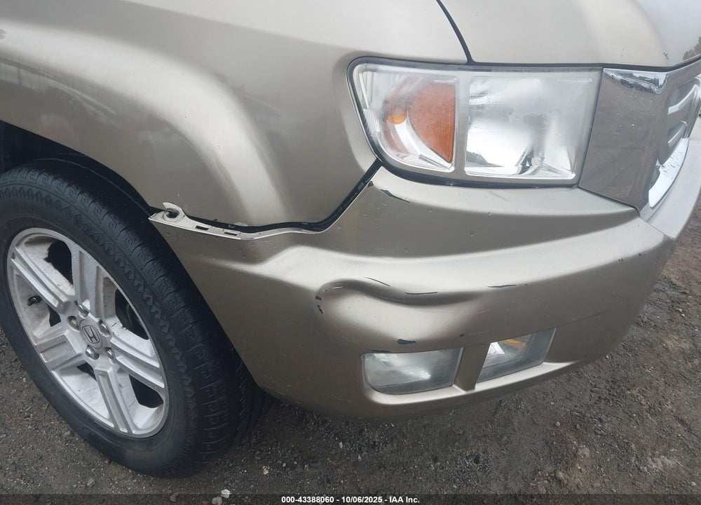 2011 HONDA RIDGELINE RTL VIN: 5FPYK1F54BB009978