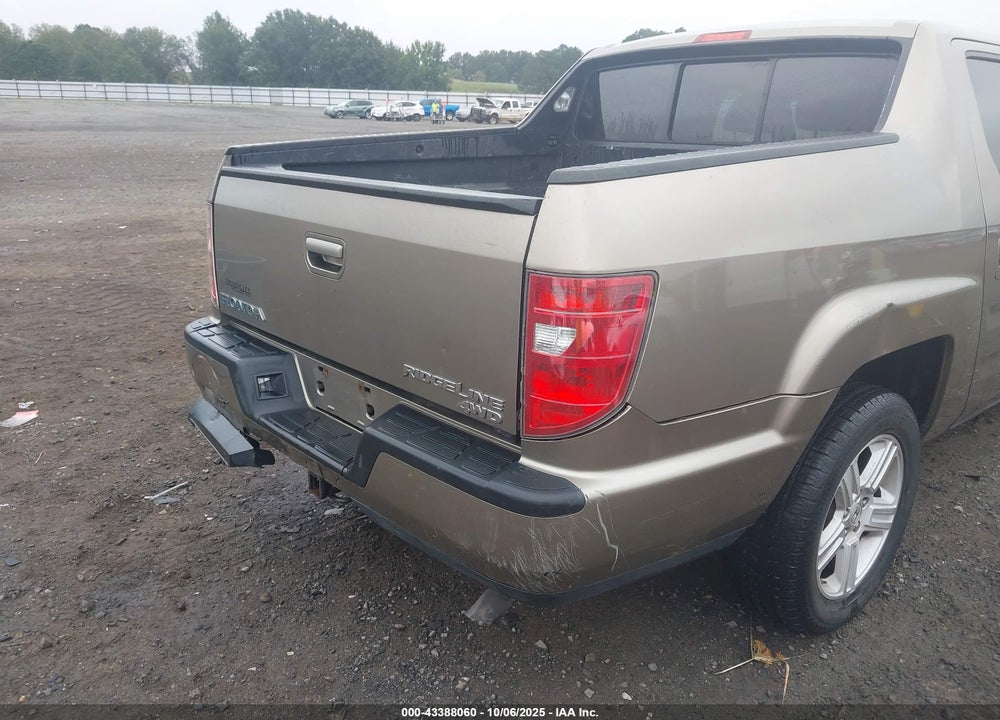 2011 HONDA RIDGELINE RTL VIN: 5FPYK1F54BB009978