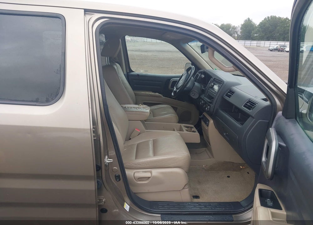 2011 HONDA RIDGELINE RTL VIN: 5FPYK1F54BB009978
