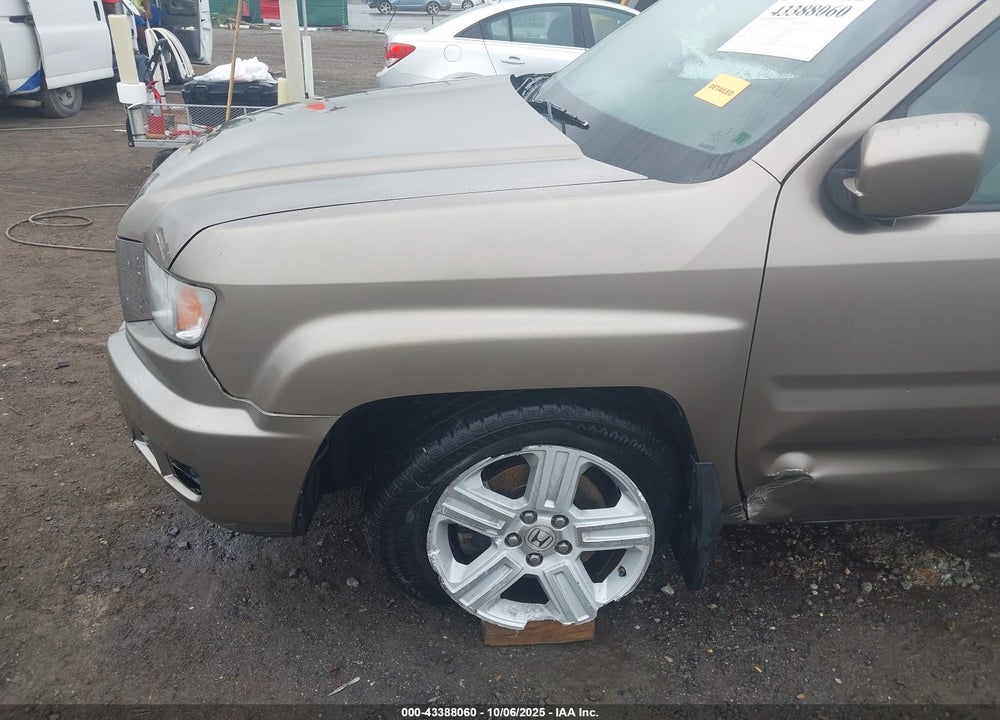 2011 HONDA RIDGELINE RTL VIN: 5FPYK1F54BB009978