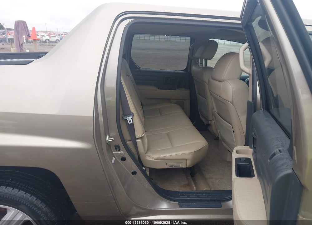 2011 HONDA RIDGELINE RTL VIN: 5FPYK1F54BB009978