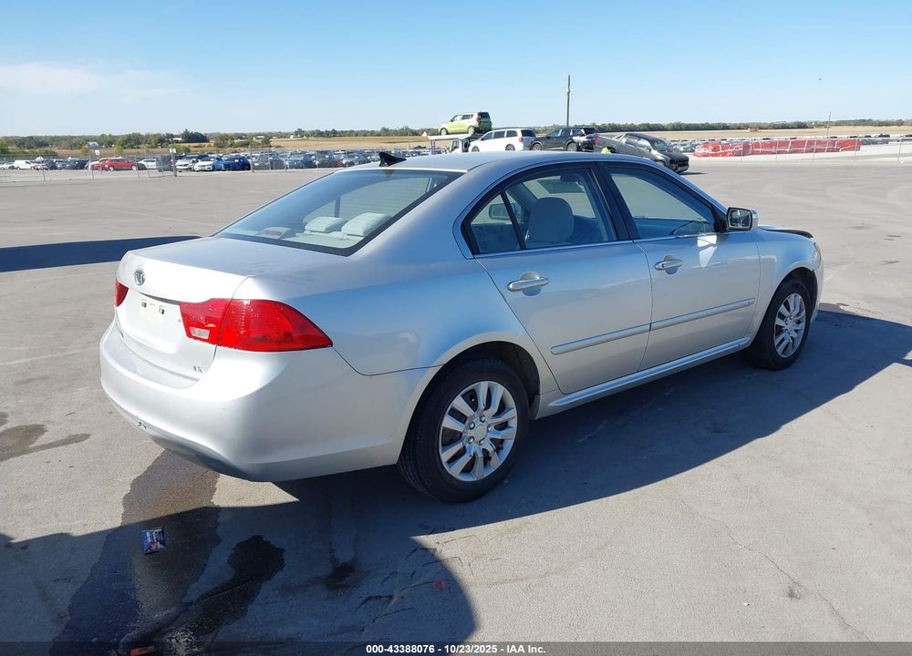 2009 KIA OPTIMA LX VIN: KNAGE228995338301