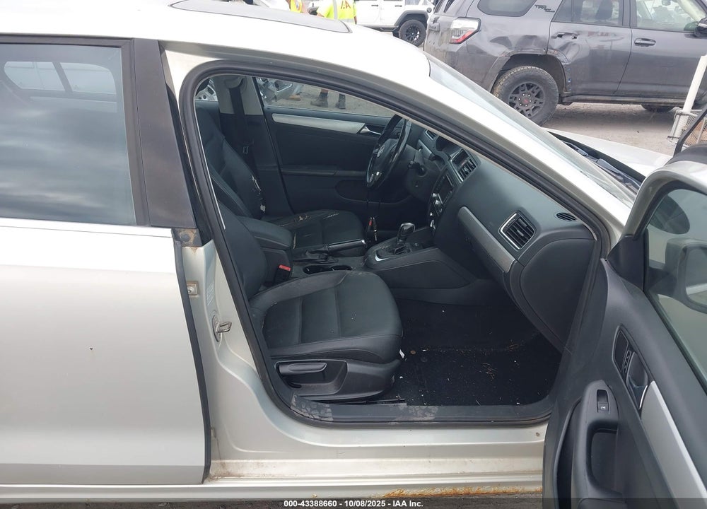 2011 VOLKSWAGEN JETTA VIN: 3VWLX7AJXBM326247