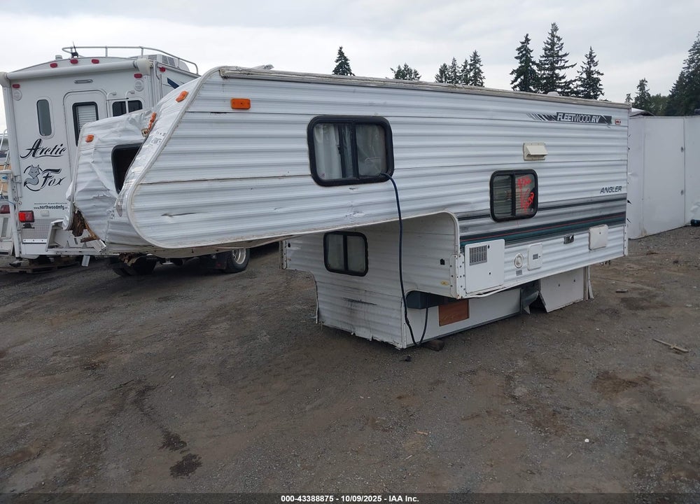2000 FLEETWOOD ANGLER 8A VIN: 1FL6C0807Y2399277