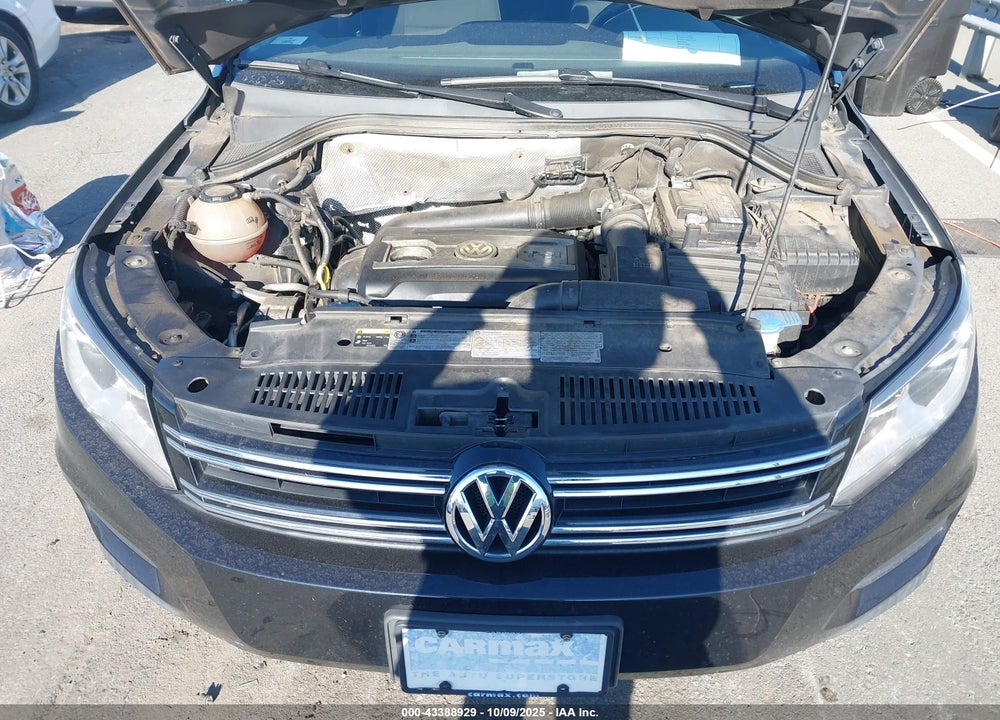 2017 VOLKSWAGEN TIGUAN VIN: WVGBV7AX0HK046115