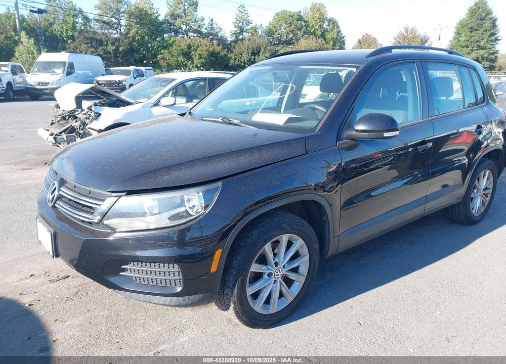 2017 VOLKSWAGEN TIGUAN VIN: WVGBV7AX0HK046115