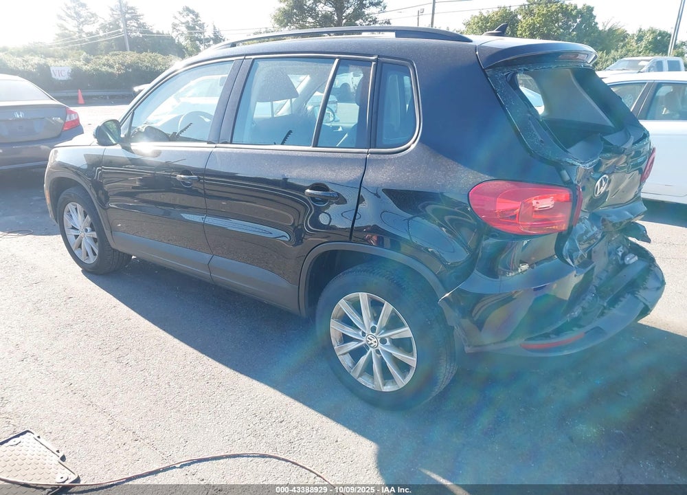 2017 VOLKSWAGEN TIGUAN VIN: WVGBV7AX0HK046115