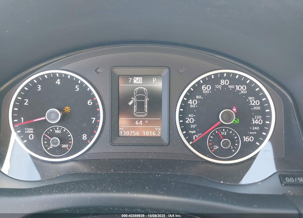 2017 VOLKSWAGEN TIGUAN VIN: WVGBV7AX0HK046115
