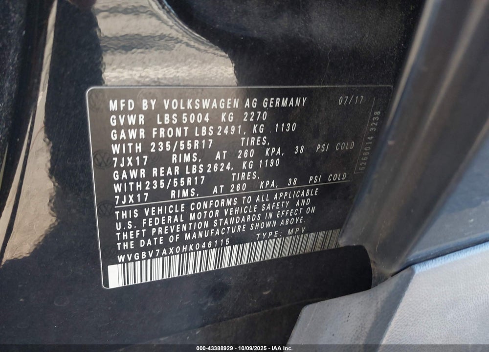 2017 VOLKSWAGEN TIGUAN VIN: WVGBV7AX0HK046115