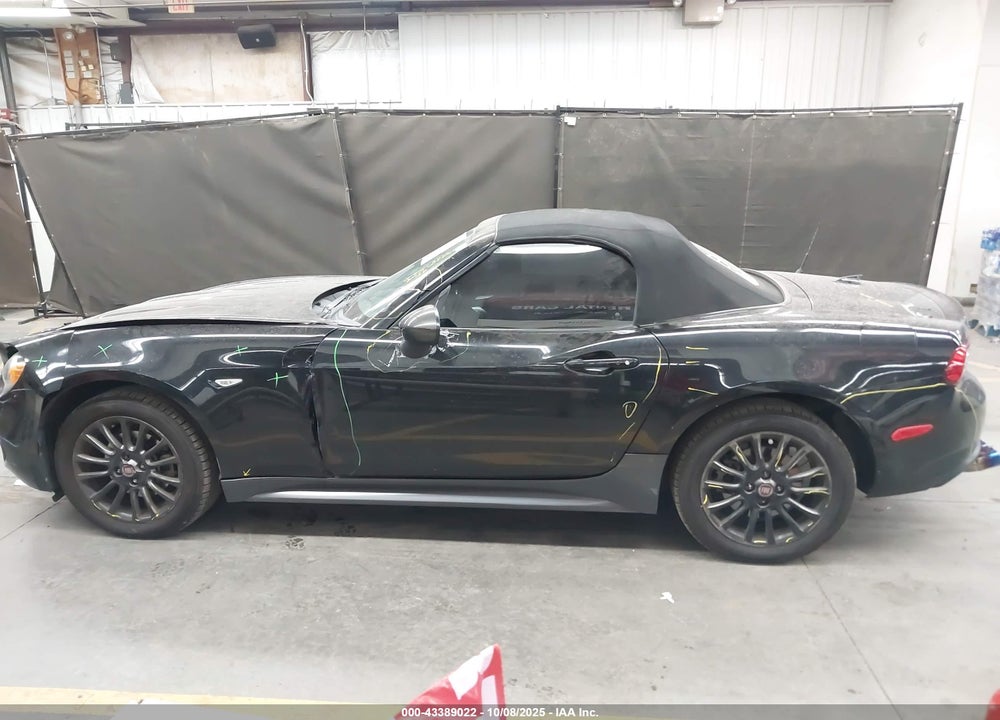 2018 FIAT 124 SPIDER CLASSICA VIN: JC1NFAEKXJ0137885