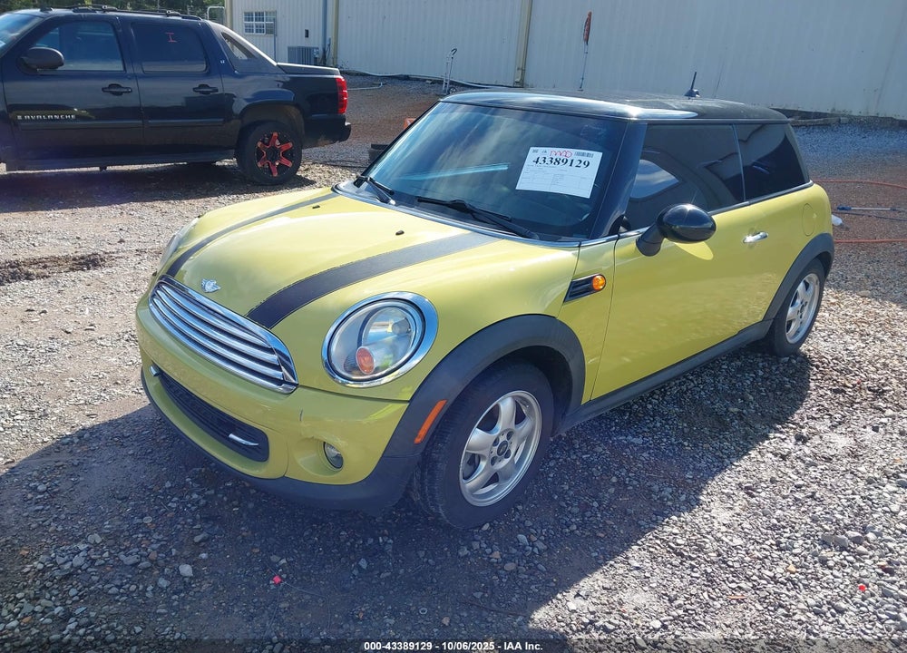 2011 MINI COOPER VIN: WMWSU3C57BT099419