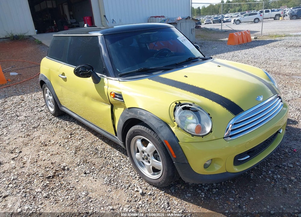 2011 MINI COOPER VIN: WMWSU3C57BT099419
