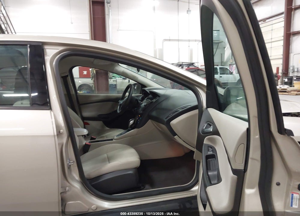 2017 FORD FOCUS SE VIN: 1FADP3FEXHL274422