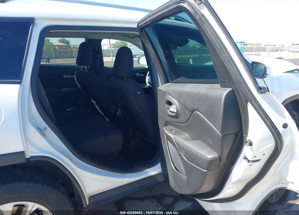 2021 JEEP CHEROKEE LATITUDE 4X4 VIN: 1C4PJMCB2MD172223