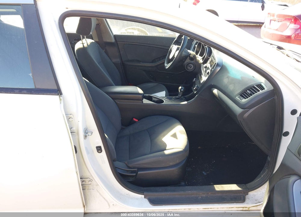 2015 KIA OPTIMA VIN: KNAGM4A73F5558147