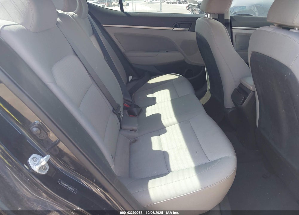 2017 HYUNDAI ELANTRA SE VIN: 5NPD84LF5HH013519