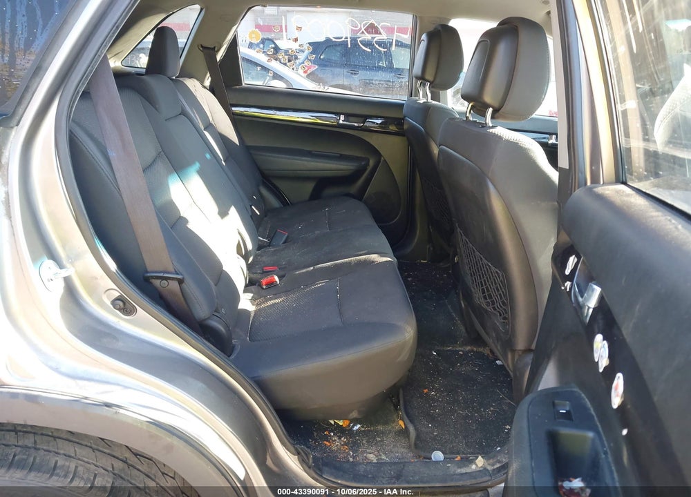 2011 KIA SORENTO VIN: 5XYKTDA24BG080522