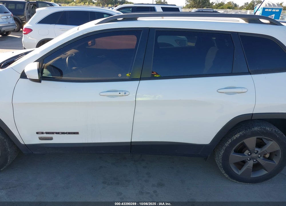 2017 JEEP CHEROKEE VIN: 1C4PJLCB8HW572484
