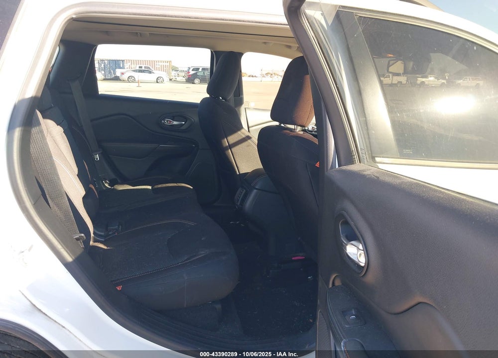 2017 JEEP CHEROKEE VIN: 1C4PJLCB8HW572484