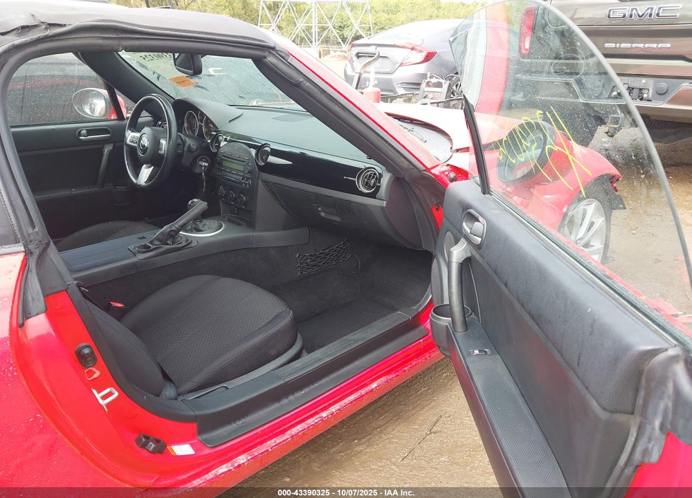 2006 MAZDA MX-5 VIN: JM1NC25F160105306