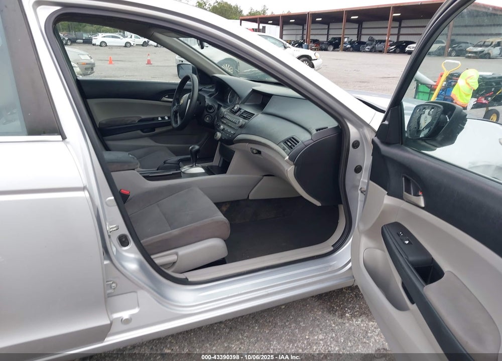 2011 HONDA ACCORD VIN: 1HGCP2F33BA096825